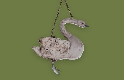 Dieser Schwan war einst das Schild am Gasthof „Zum weißen Schwanen“ - Foto: Harald Stark